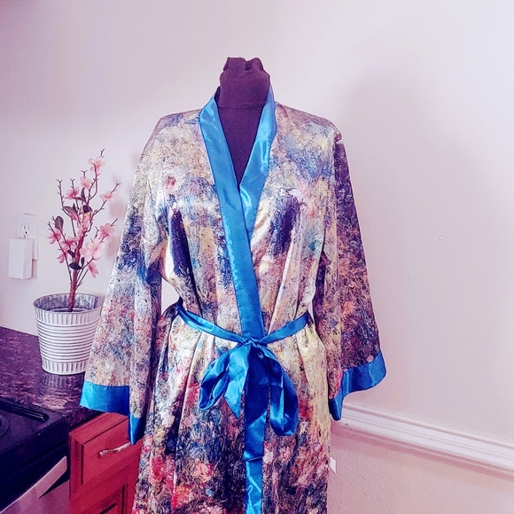 Parasol Satin Robe - Picture 2 of 6